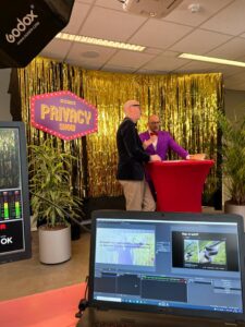 Online livestream in vergaderruimte DKPSvN in Leeuwarden